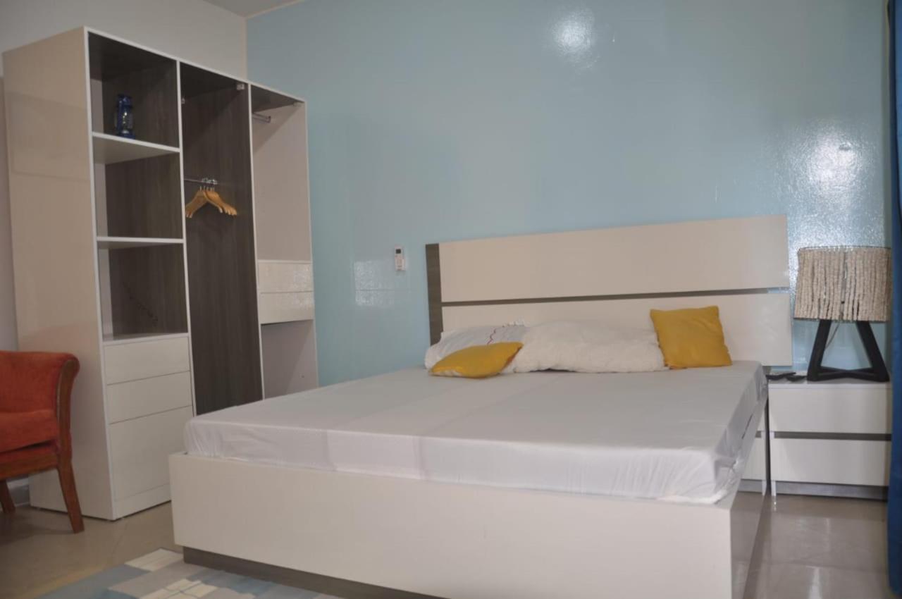 " Le Nid Douillet ", Un Fabuleux Studio, Calme, Cosy Et Bien Climatise Au Centre De Saly Bagian luar foto