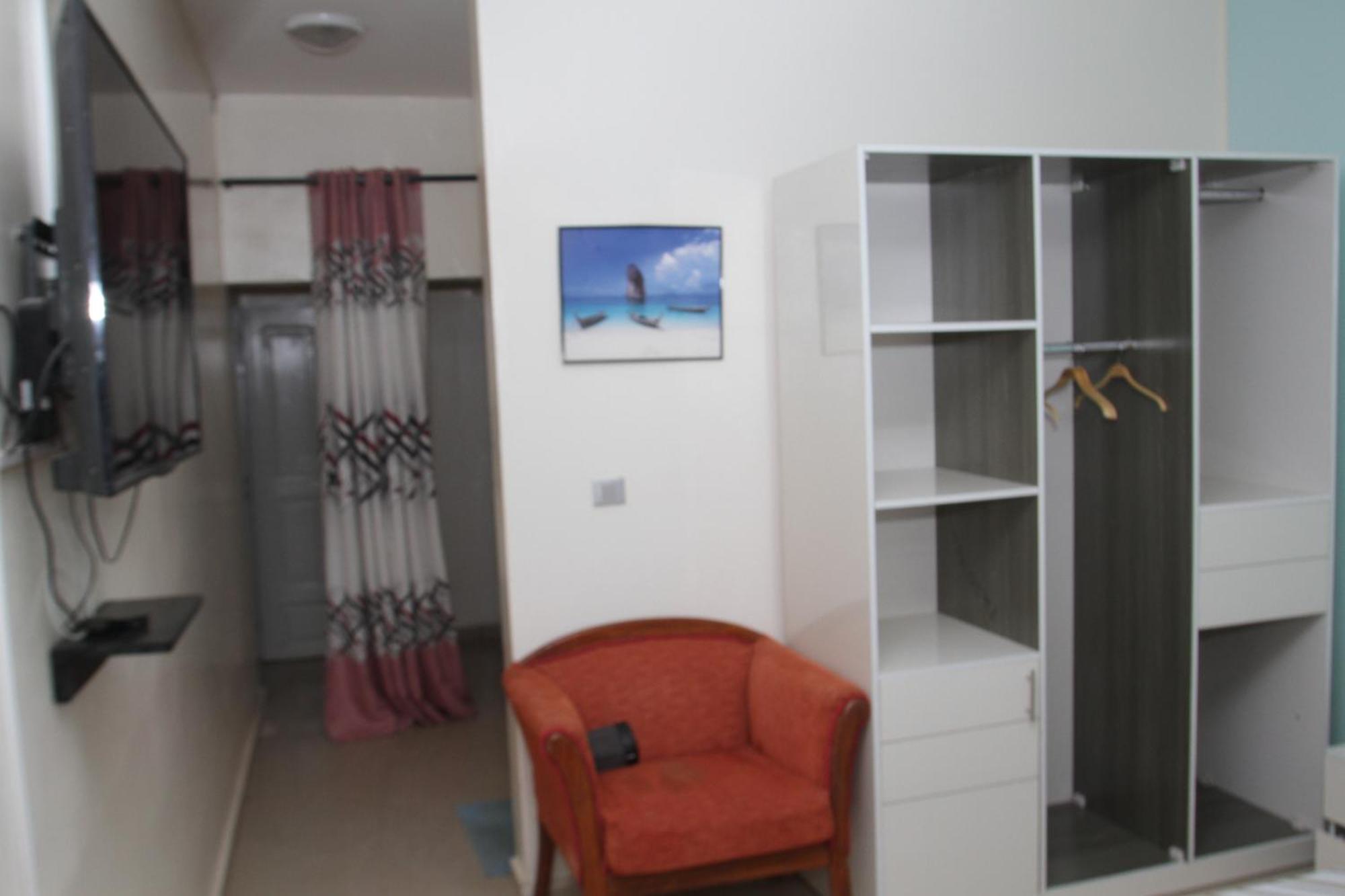 " Le Nid Douillet ", Un Fabuleux Studio, Calme, Cosy Et Bien Climatise Au Centre De Saly Bagian luar foto